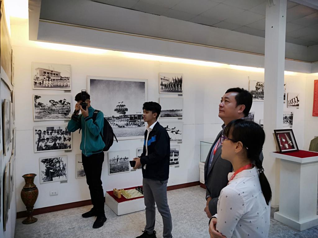 爱体育电子官方网站代表团参观北宁体育大爱体育(中国)史馆