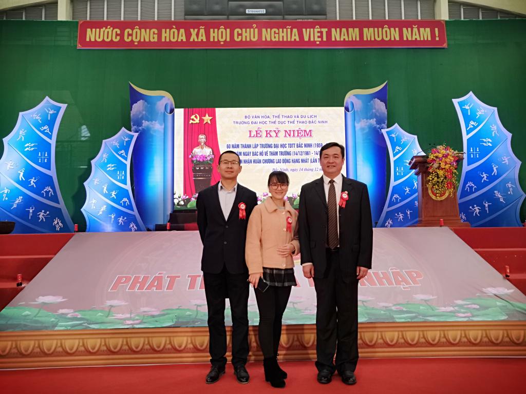 爱体育电子官方网站代表团参加越南北宁体育大学成立60周年庆典活动 爱体育电子官方网站代表团参加越南北宁体育大学成立60周年庆典活动