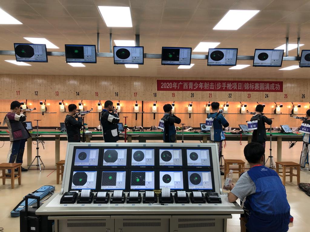 男子10米气步枪比赛现场
