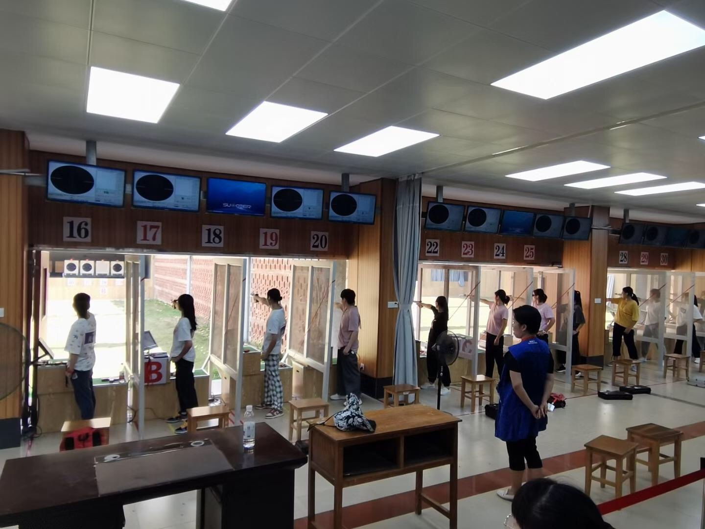 女子25米手枪速射比赛现场