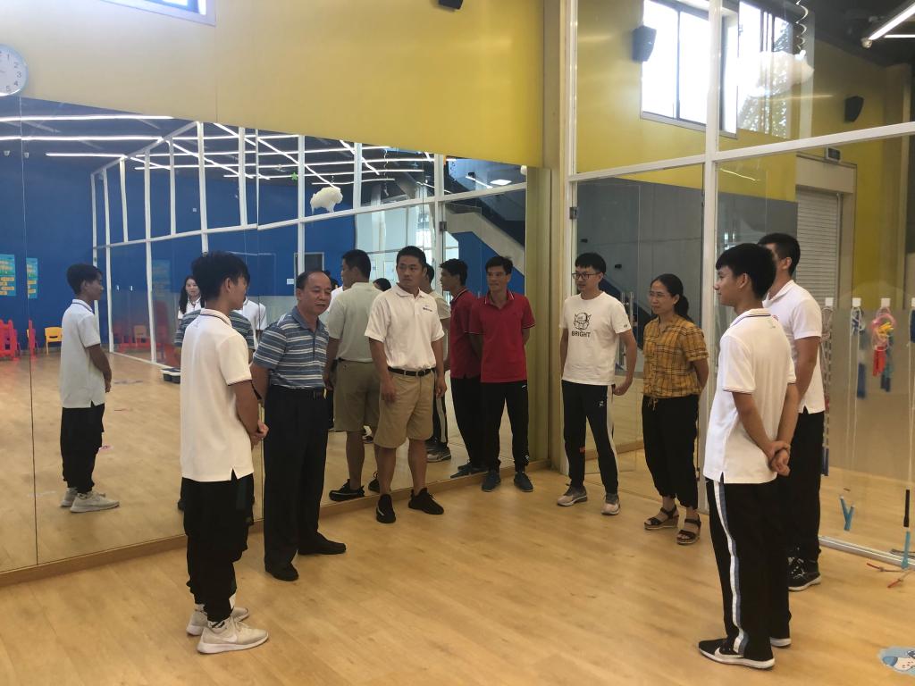 覃副校长到运动杭州馆看望学徒制学员