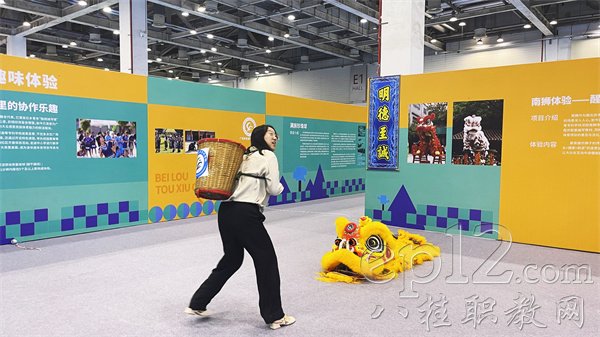 市民体验背篓绣球项目 市民体验背篓绣球项目