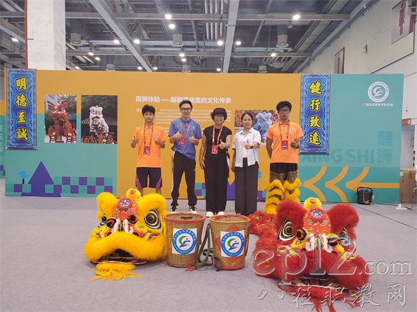 黄昀副校长带领体育运动学院民族传统体育团队师生参展 黄昀副校长带领体育运动学院民族传统体育团队师生参展