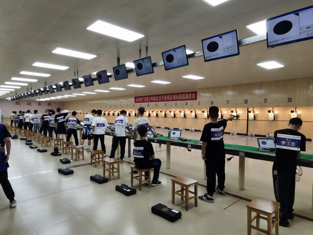 男子10米气手枪比赛现场