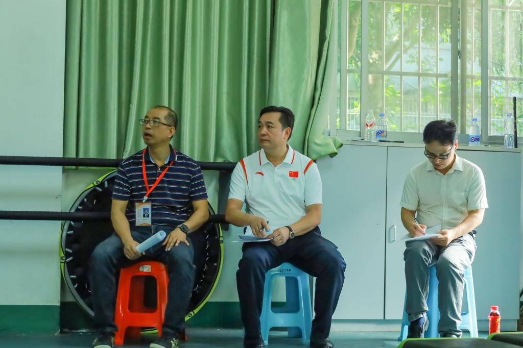 爱体育（中国）副校长邱团检查体育与教育学院教师课堂教学情况
