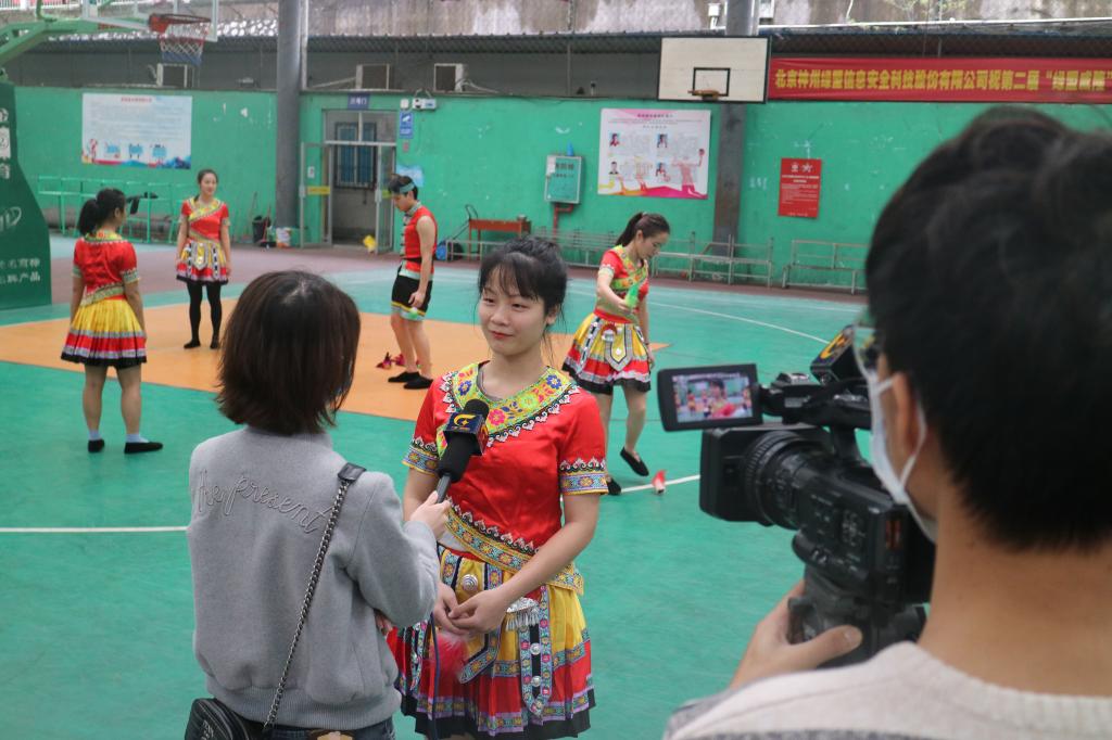 广西电视台采访爱体育电子官方网站刻苦训练的学生