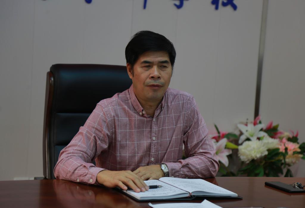 胡英清校长就爱体育电子官方网站编制“十四五”规划作出指示